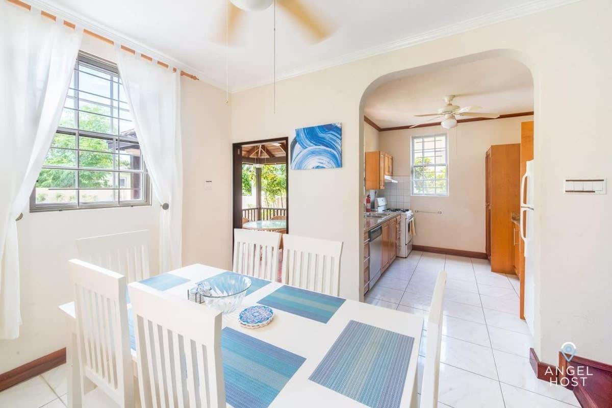 2-Story Townhome With Private Pool, Ideal For Group! Christ Church Exteriér fotografie