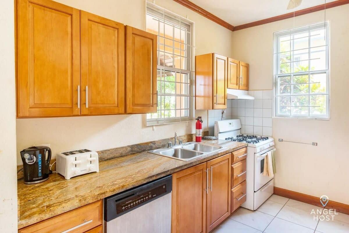 2-Story Townhome With Private Pool, Ideal For Group! Christ Church Exteriér fotografie