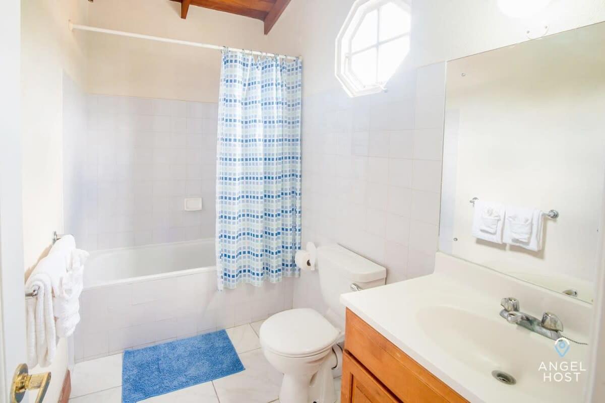 2-Story Townhome With Private Pool, Ideal For Group! Christ Church Exteriér fotografie