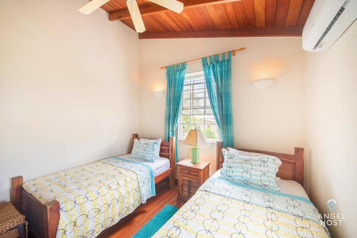 2-Story Townhome With Private Pool, Ideal For Group! Christ Church Exteriér fotografie