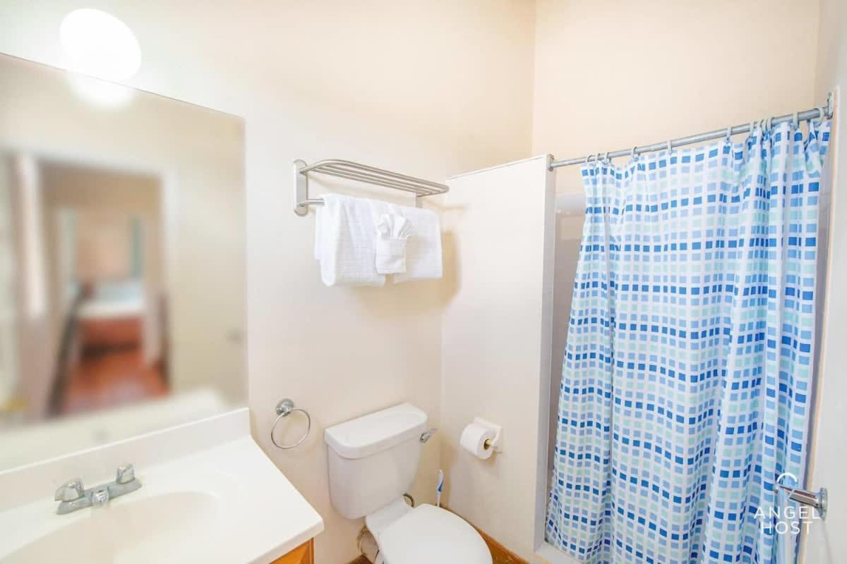 2-Story Townhome With Private Pool, Ideal For Group! Christ Church Exteriér fotografie
