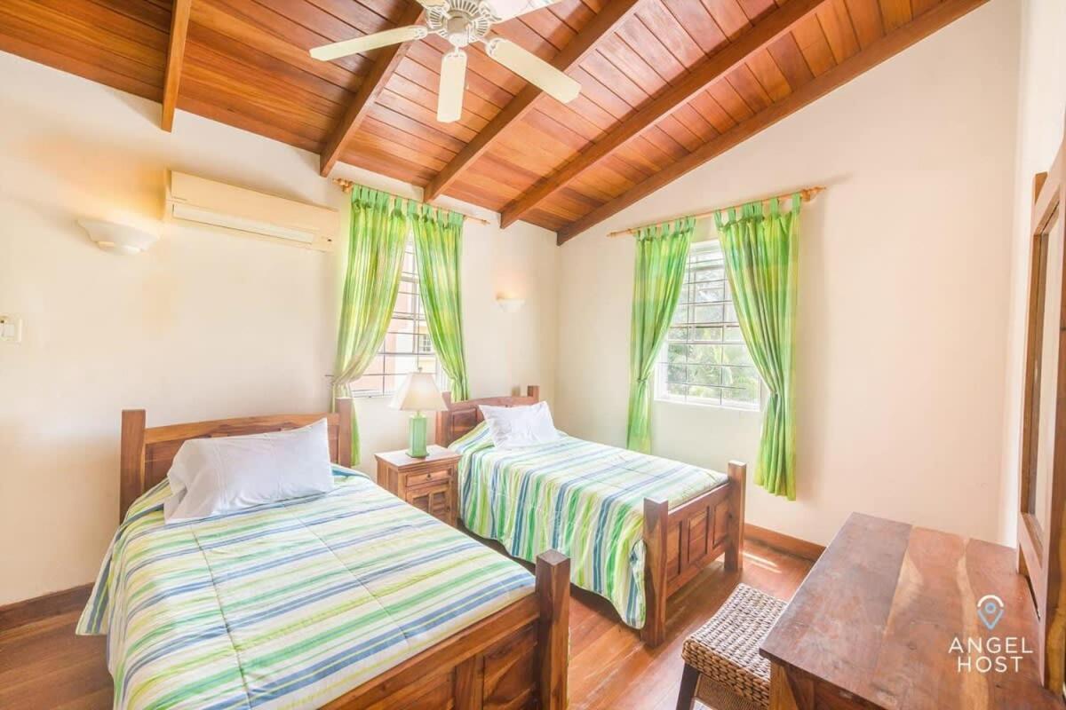 2-Story Townhome With Private Pool, Ideal For Group! Christ Church Exteriér fotografie