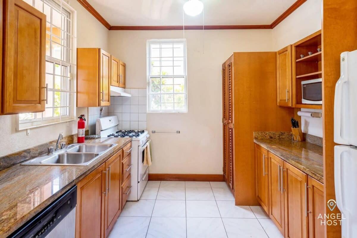 2-Story Townhome With Private Pool, Ideal For Group! Christ Church Exteriér fotografie